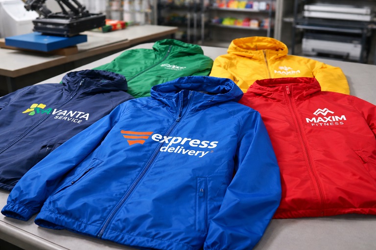 Печать на ветровках - брендированные ветровки с логотипом для бизнеса в Санкт-Петербурге